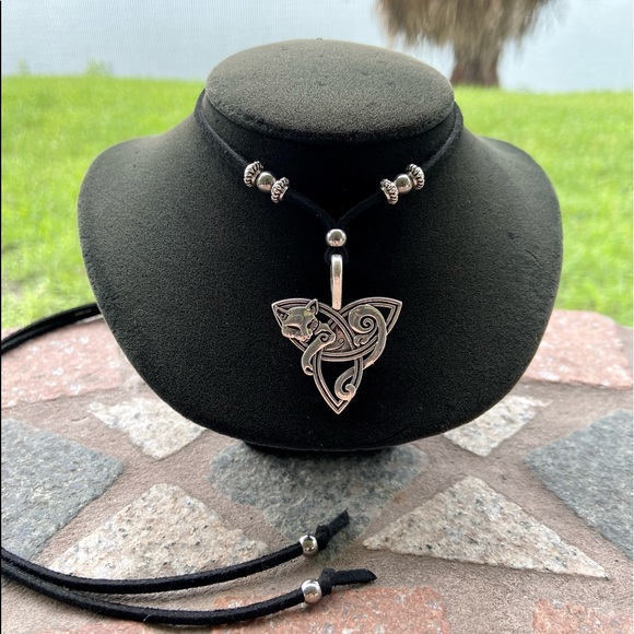 Celtic knot cat fox charm on black adjustable cord - Picture 2 of 10